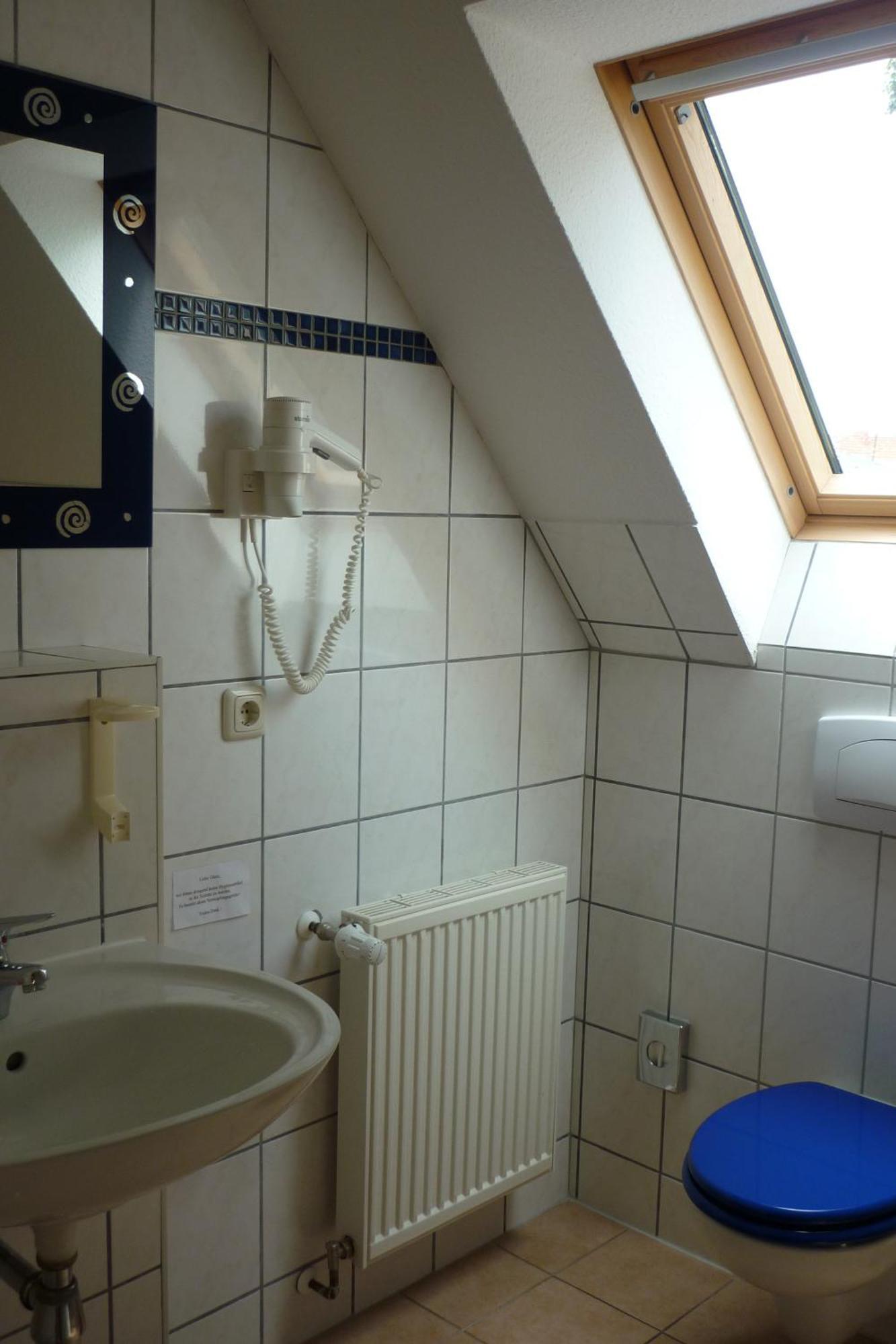 Hotel Wirtshaus Neuenkirchen à Neuenkirchen auf Rugen Extérieur photo