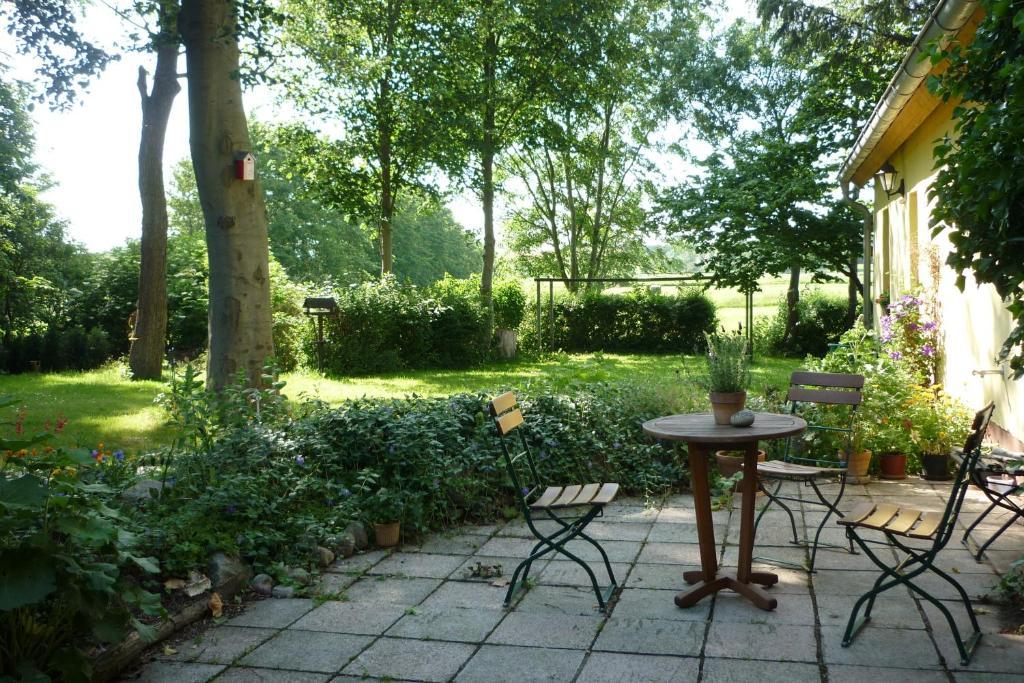 Hotel Wirtshaus Neuenkirchen à Neuenkirchen auf Rugen Extérieur photo